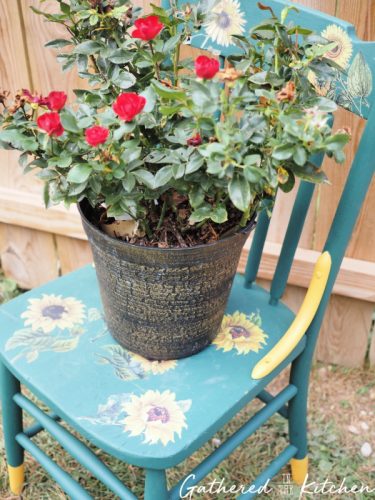 How To Upcycle An Old Wooden Chair Into Beautiful Garden Decor ...